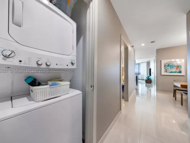 3-bedroom condo for rent in Miami - 480 NE 31st St 2807 - MondialRealty