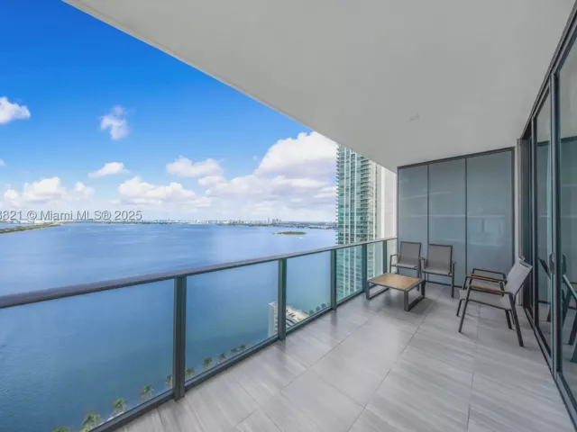 3-bedroom condo for rent in Miami - 480 NE 31st St 2807 - MondialRealty