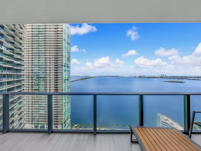 3-bedroom condo for rent in Miami - 480 NE 31st St 2807 - MondialRealty