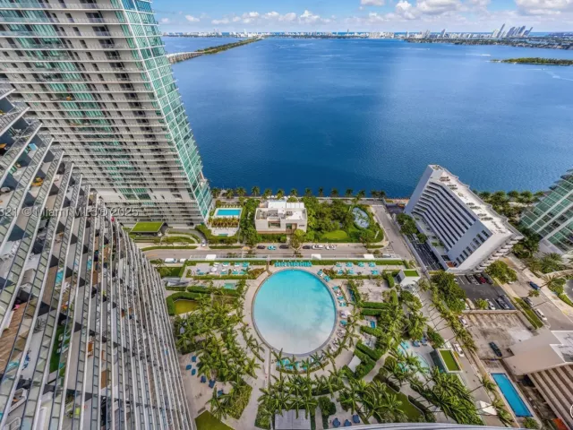 3-bedroom condo for rent in Miami - 480 NE 31st St 2807 - MondialRealty