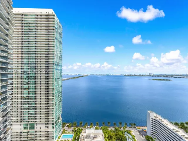 3-bedroom condo for rent in Miami - 480 NE 31st St 2807 - MondialRealty