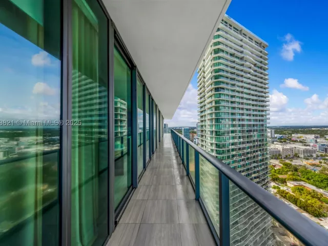 3-bedroom condo for rent in Miami - 480 NE 31st St 2807 - MondialRealty
