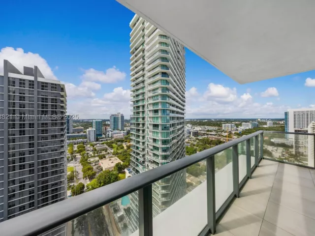 3-bedroom condo for rent in Miami - 480 NE 31st St 2807 - MondialRealty