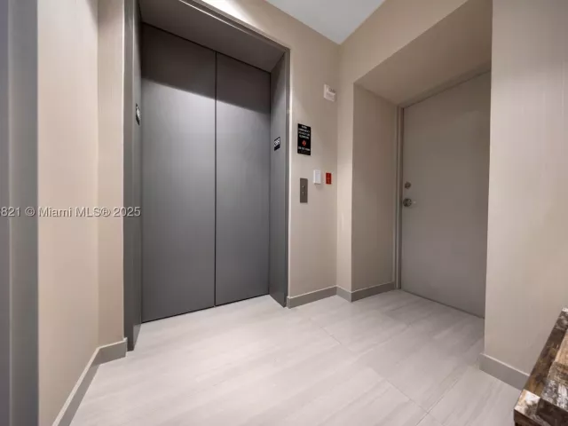3-bedroom condo for rent in Miami - 480 NE 31st St 2807 - MondialRealty
