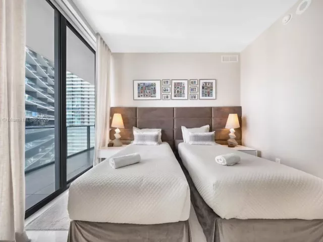 3-bedroom condo for rent in Miami - 480 NE 31st St 2807 - MondialRealty