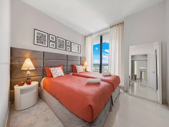 3-bedroom condo for rent in Miami - 480 NE 31st St 2807 - MondialRealty