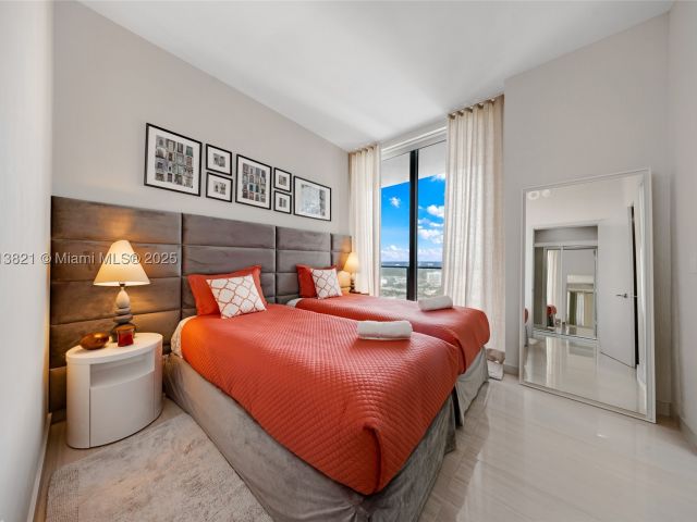 3-bedroom condo for rent in Miami - 480 NE 31st St 2807 - MondialRealty