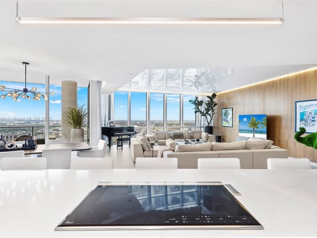 Apartment for sale  Unit #5312 - photo 6784629