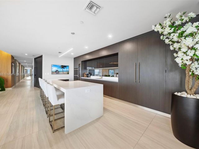 Apartment for sale  Unit #5312 - photo 6784633