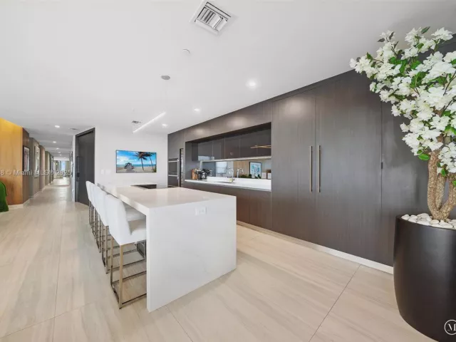 5-bedroom condo for sale in Miami - 851 NE 1st Ave 5312 - MondialRealty