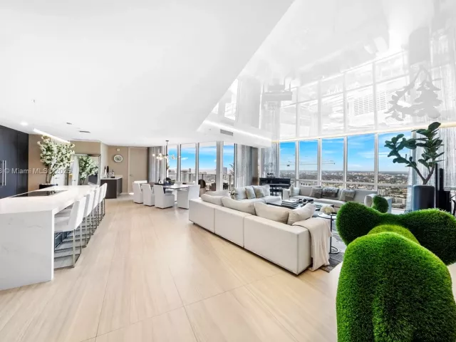 5-bedroom condo for sale in Miami - 851 NE 1st Ave 5312 - MondialRealty