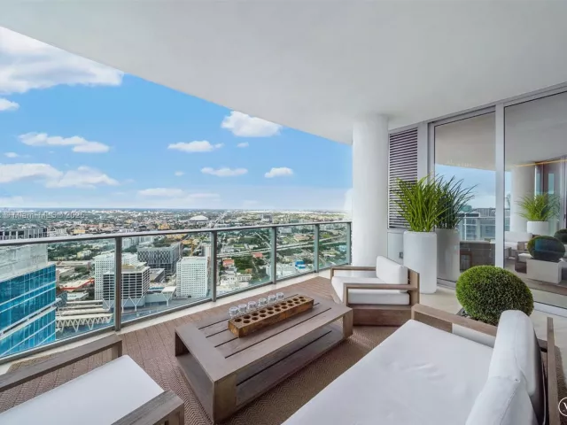 5-bedroom condo for sale in Miami - 851 NE 1st Ave 5312 - MondialRealty