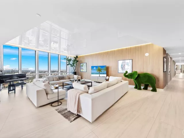 5-bedroom condo for sale in Miami - 851 NE 1st Ave 5312 - MondialRealty