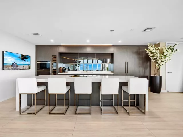 5-bedroom condo for sale in Miami - 851 NE 1st Ave 5312 - MondialRealty