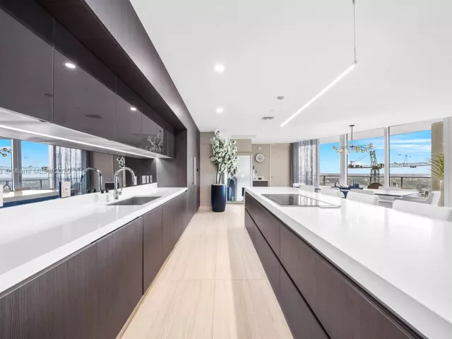 5-bedroom condo for sale in Miami - 851 NE 1st Ave 5312 - MondialRealty