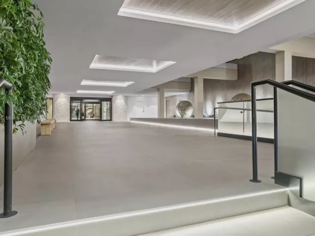 2-bedroom condo for sale in Miami Beach - 2301 Collins Ave 1634 - MondialRealty