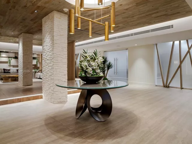 2-bedroom condo for sale in Miami Beach - 2301 Collins Ave 1634 - MondialRealty