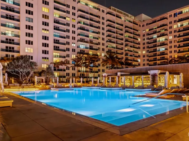 2-bedroom condo for sale in Miami Beach - 2301 Collins Ave 1634 - MondialRealty