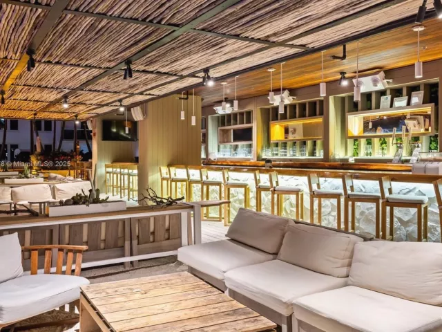 2-bedroom condo for sale in Miami Beach - 2301 Collins Ave 1634 - MondialRealty