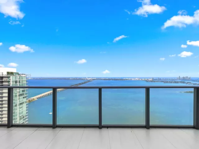3-bedroom condo for rent in Miami - 480 NE 31st St PH5002 - MondialRealty