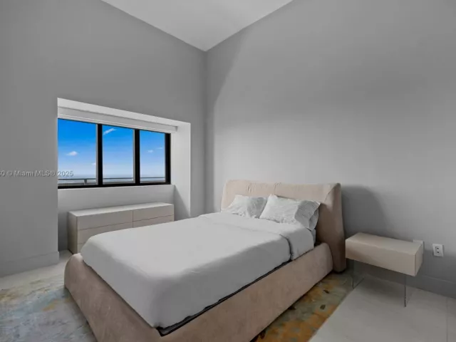 3-bedroom condo for rent in Miami - 480 NE 31st St PH5002 - MondialRealty