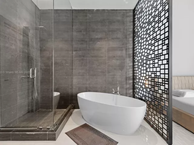 3-bedroom condo for rent in Miami - 480 NE 31st St PH5002 - MondialRealty