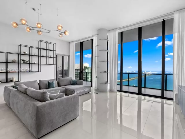 3-bedroom condo for rent in Miami - 480 NE 31st St PH5002 - MondialRealty