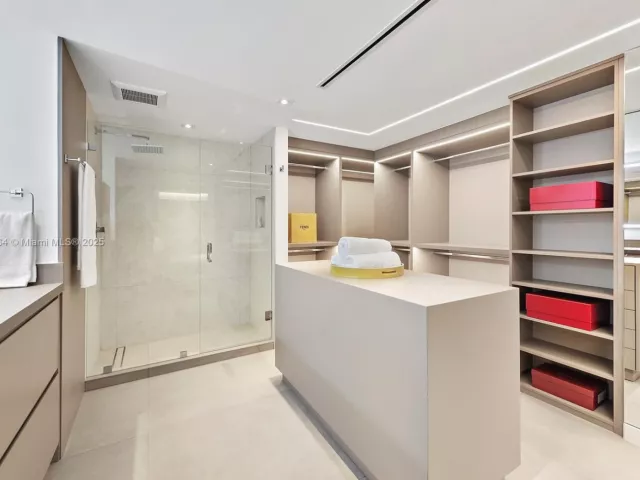 2-bedroom condo for sale in Miami Beach - 2301 Collins Ave 1004 - MondialRealty