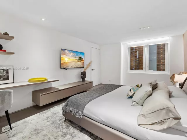 2-bedroom condo for sale in Miami Beach - 2301 Collins Ave 1004 - MondialRealty