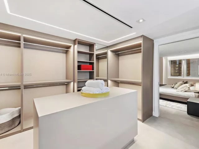 2-bedroom condo for sale in Miami Beach - 2301 Collins Ave 1004 - MondialRealty