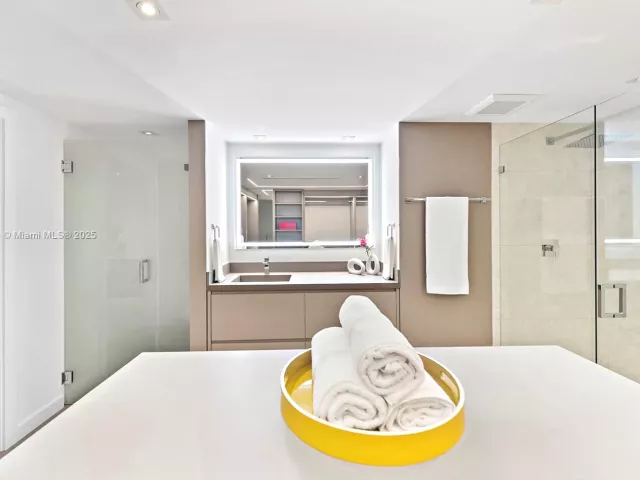 2-bedroom condo for sale in Miami Beach - 2301 Collins Ave 1004 - MondialRealty