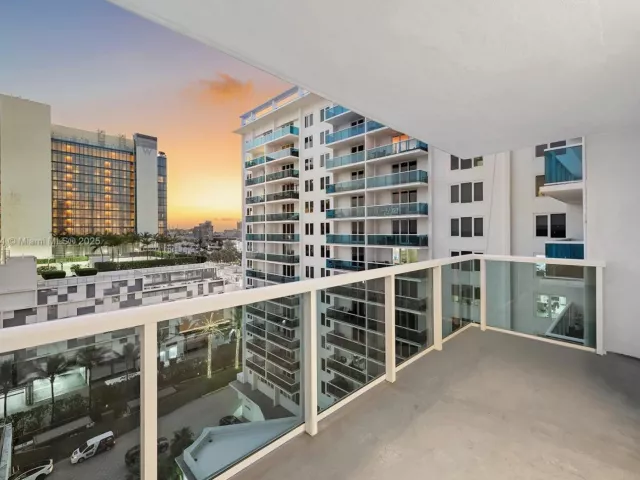 2-bedroom condo for sale in Miami Beach - 2301 Collins Ave 1004 - MondialRealty