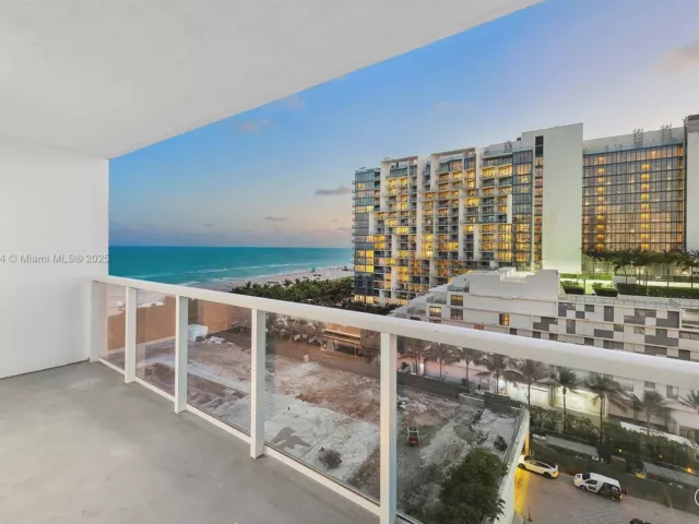 2-bedroom condo for sale in Miami Beach - 2301 Collins Ave 1004 - MondialRealty
