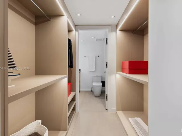 2-bedroom condo for sale in Miami Beach - 2301 Collins Ave 1004 - MondialRealty