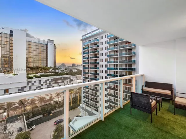 2-bedroom condo for sale in Miami Beach - 2301 Collins Ave 1004 - MondialRealty