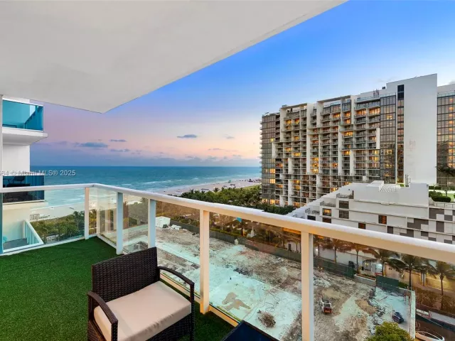 2-bedroom condo for sale in Miami Beach - 2301 Collins Ave 1004 - MondialRealty