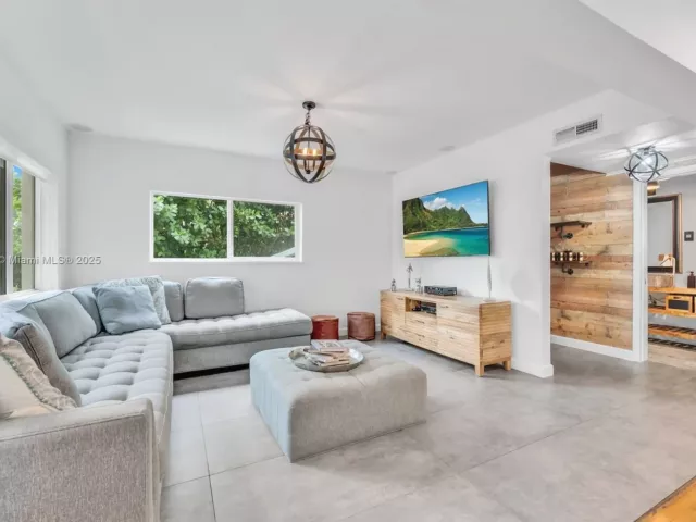 4-bedroom home for sale in Biscayne Park - 971 NE 116th St - MondialRealty