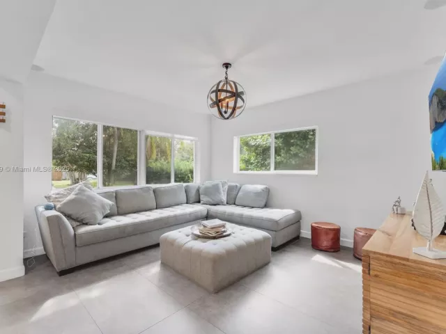 4-bedroom home for sale in Biscayne Park - 971 NE 116th St - MondialRealty