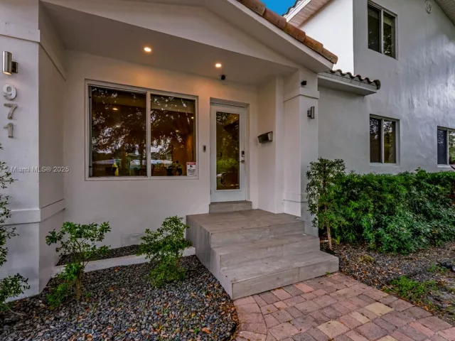 4-bedroom home for sale in Biscayne Park - 971 NE 116th St - MondialRealty