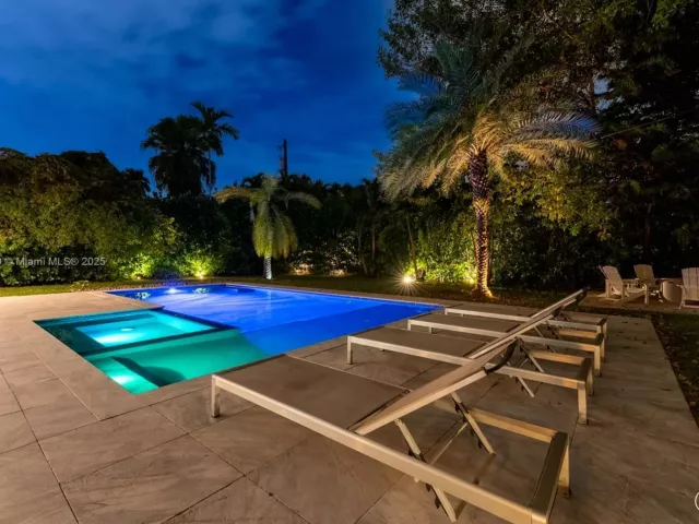 4-bedroom home for sale in Biscayne Park - 971 NE 116th St - MondialRealty