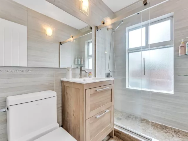 4-bedroom home for sale in Biscayne Park - 971 NE 116th St - MondialRealty