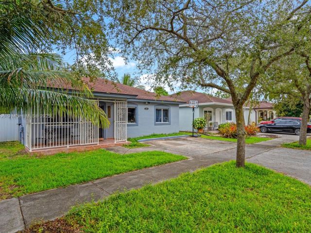 3-bedroom home for sale in Homestead - 211 SW 15th Ter - MondialRealty