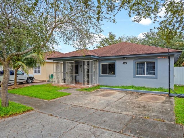 3-bedroom home for sale in Homestead - 211 SW 15th Ter - MondialRealty