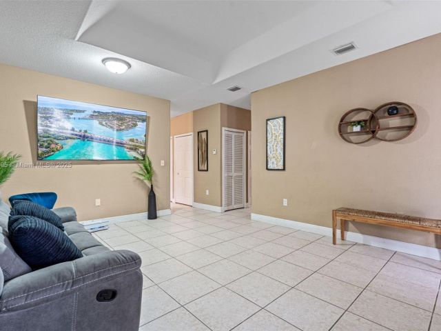 3-bedroom home for sale in Homestead - 211 SW 15th Ter - MondialRealty