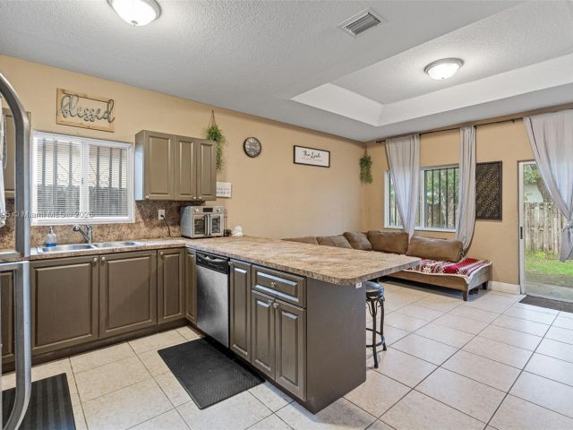 3-bedroom home for sale in Homestead - 211 SW 15th Ter - MondialRealty