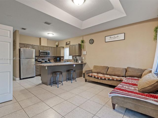 3-bedroom home for sale in Homestead - 211 SW 15th Ter - MondialRealty