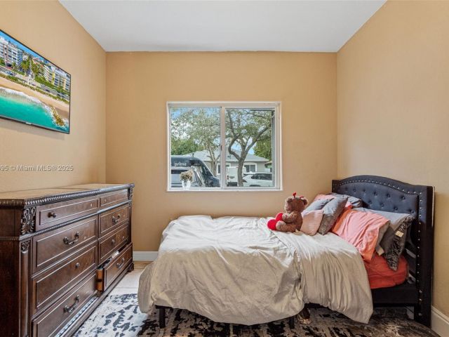 3-bedroom home for sale in Homestead - 211 SW 15th Ter - MondialRealty