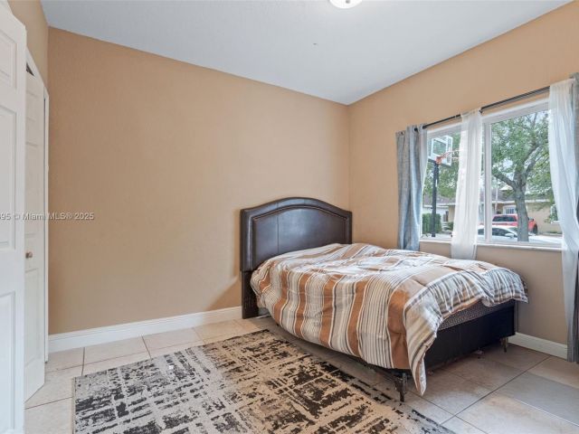 3-bedroom home for sale in Homestead - 211 SW 15th Ter - MondialRealty