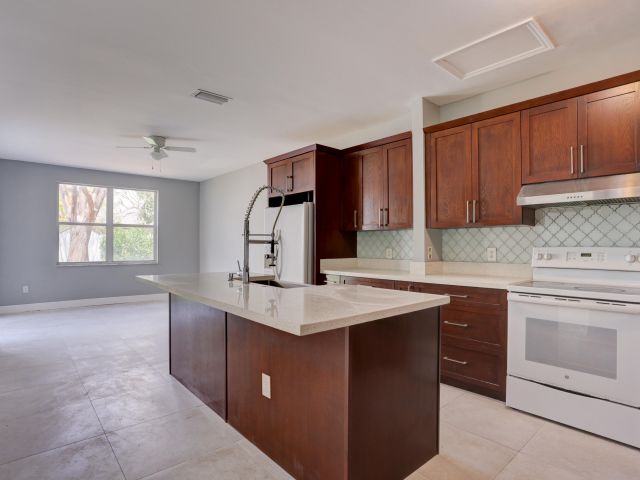 Home for rent at 15895 NW 5th Street - photo 6787341