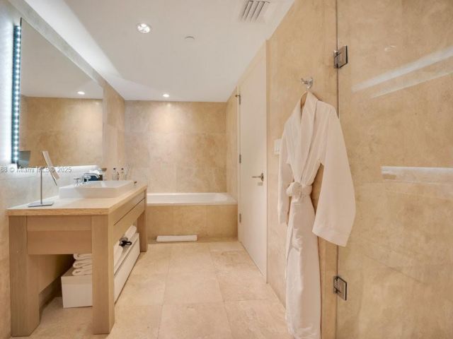 Apartment for rent  Unit #1204 - photo 6788603